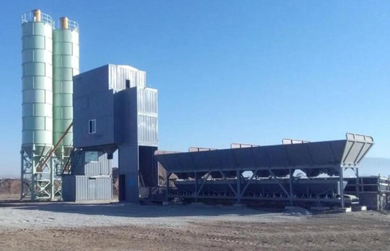 What are the specific requirements for the concrete batching plants?