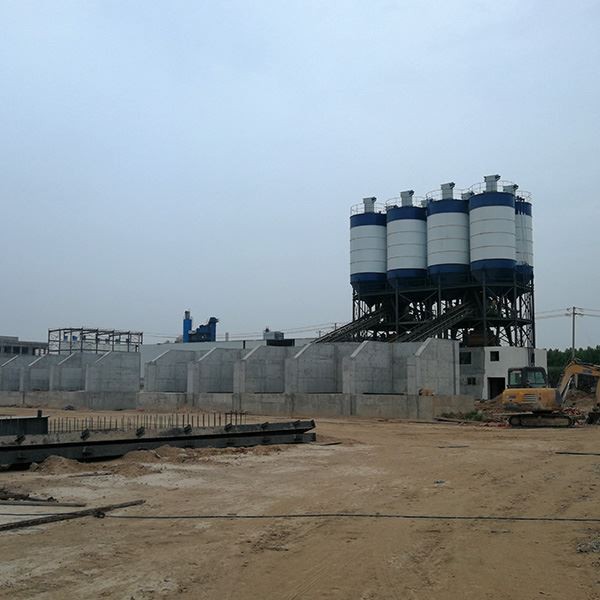 What are the main advantages of using a mobile asphalt mixing plant